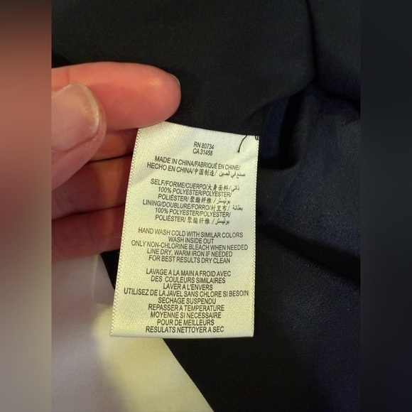 BCBGENERATION Black layered cap sleeve mini sheath dress w/ zipper detail size 6 - Picture 11 of 15